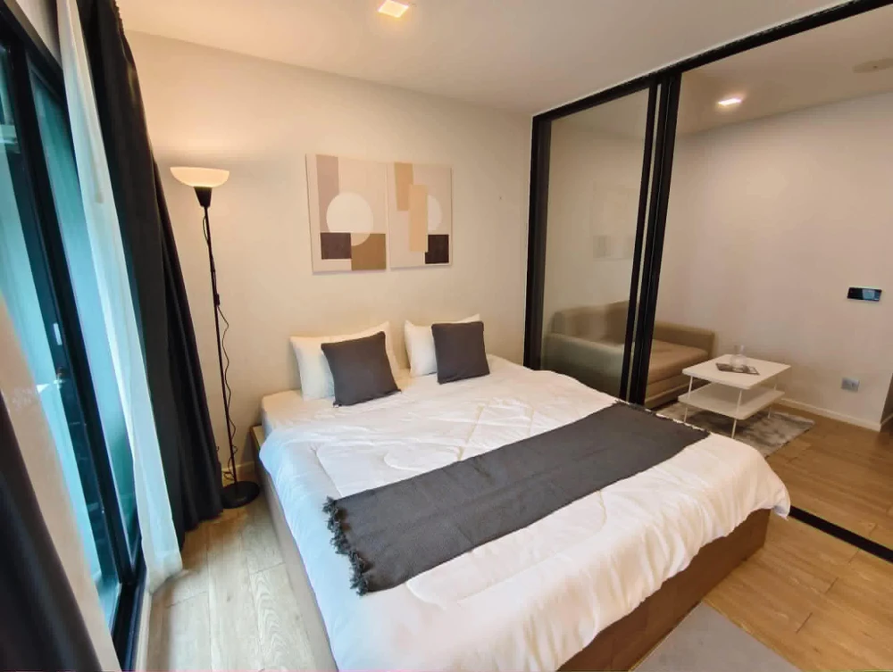 Kave Town Space for rent. Beautifully decorated room with full furniture. Great location, lovely garden view. Don't just look, book it!