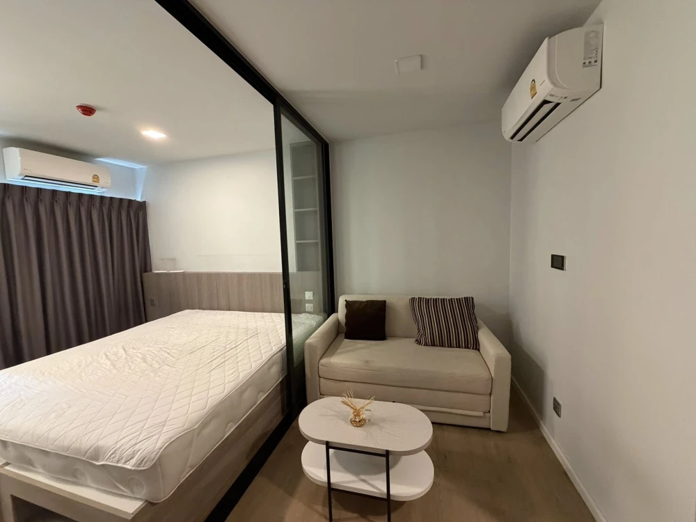 Kave TU apartment for rent, 6th floor. Features a high-quality built-in headboard and complete furnishings. Just bring your suitcase and move in!