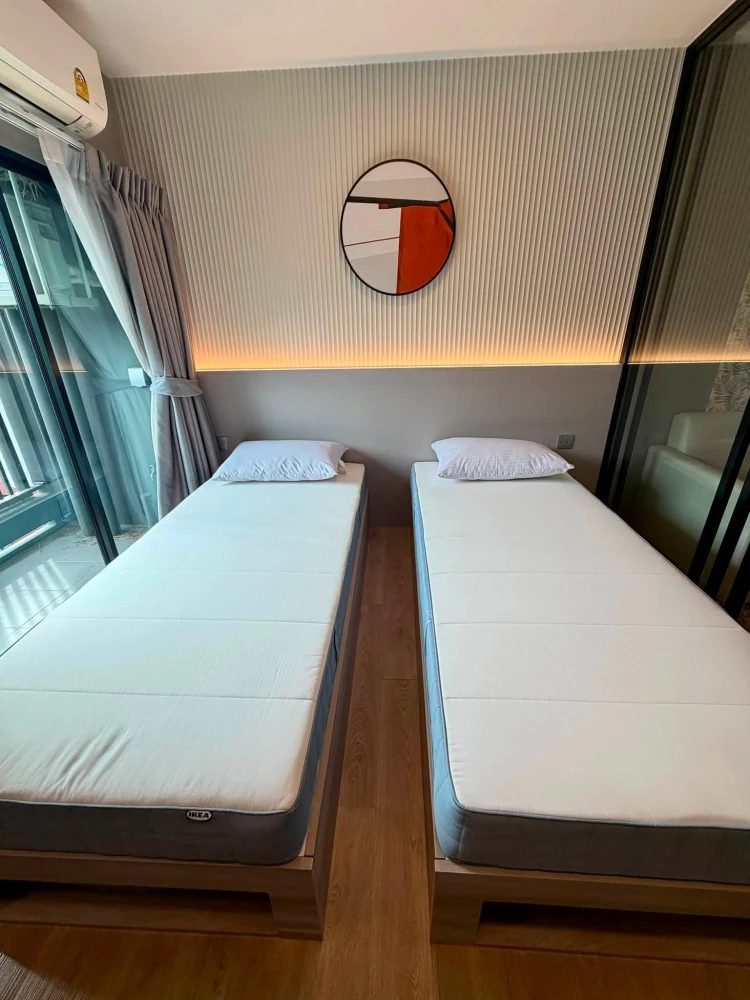 Kave TU condo for rent. Nice, fully furnished room in a great location with a pool view. Just bring your bags and move in!