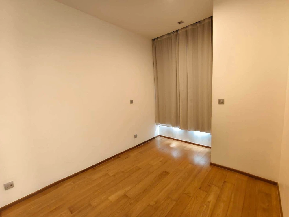 For rent: Unit at Keyne by Sansiri, located on a high floor with a beautiful, open, and airy city view. The unit comes unfurnished and in excellent co