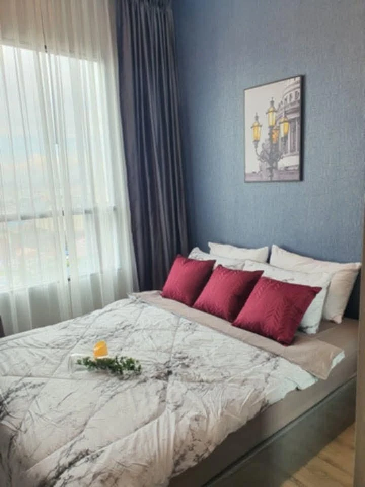 For rent: Knightsbridge Collage Ramkhamhaeng, beautifully decorated room, comes with a lot of usable space, fully furnished, book now.