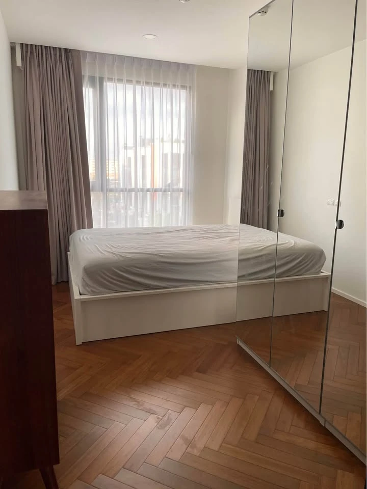 For rent: Knightsbridge Collage Sukhumvit 107, beautiful room, decorated in a warm Mid-Century style, fully furnished, ready to move in, book now.