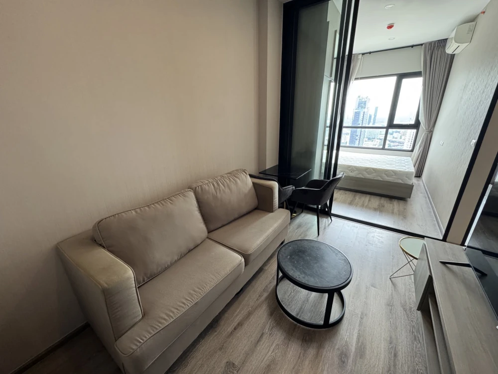 For rent: KnightsBridge Prime On-Nut high-floor condo, fully furnished and equipped, ready to move in.