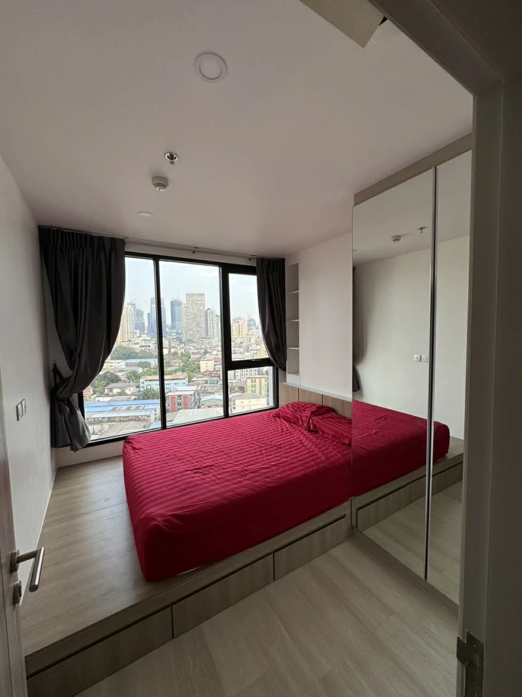 For rent: KnightsBridge Prime Sathorn, corner unit with unobstructed city views. High level of privacy and tranquility. Don't miss out!