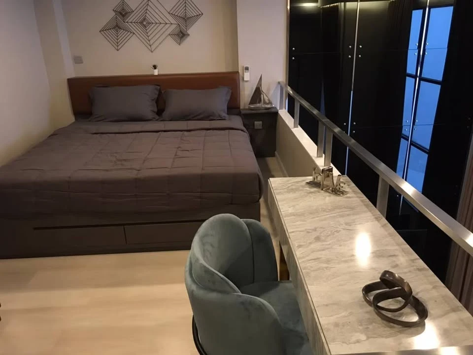 For rent: KnightsBridge Prime Sathorn. High ceilings, spacious feel, fully furnished, beautiful view. Book now!