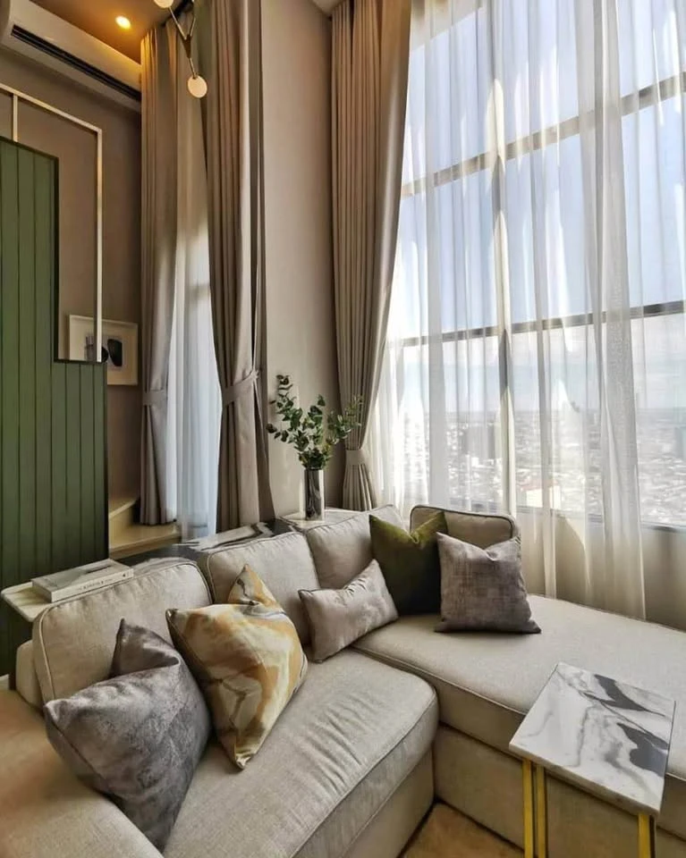 For rent: KnightsBridge Prime Sathorn, beautifully decorated room, high ceiling, airy, fully furnished, book now.
