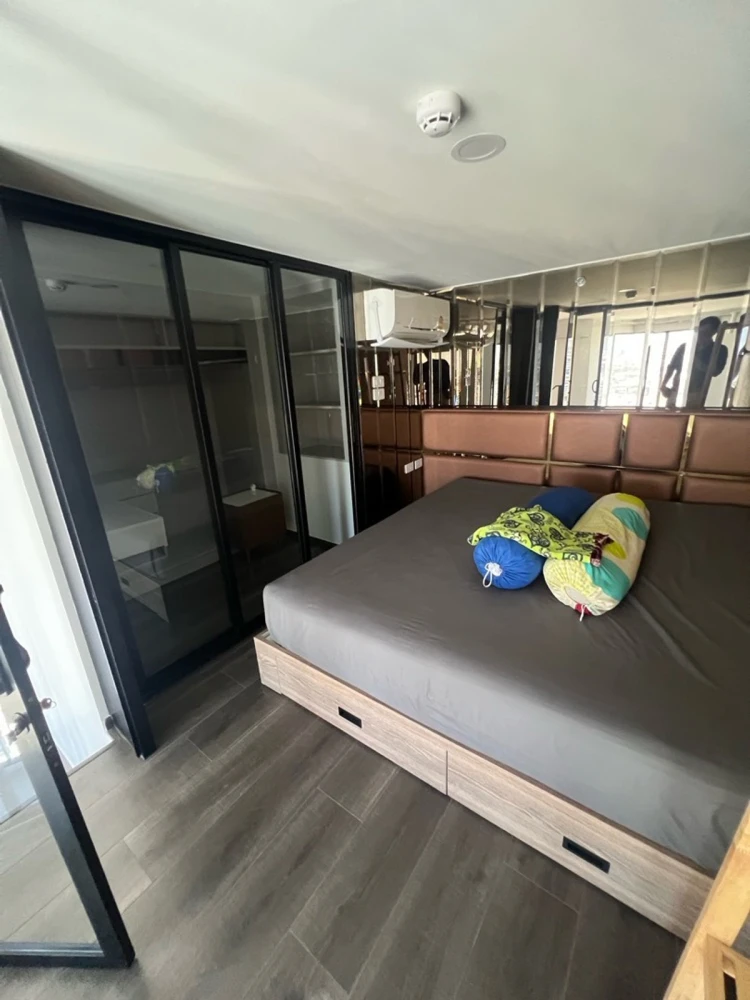 For rent: KnightsBridge Space Rachayothin, 22nd floor, fully furnished, ready to move in. Book now!