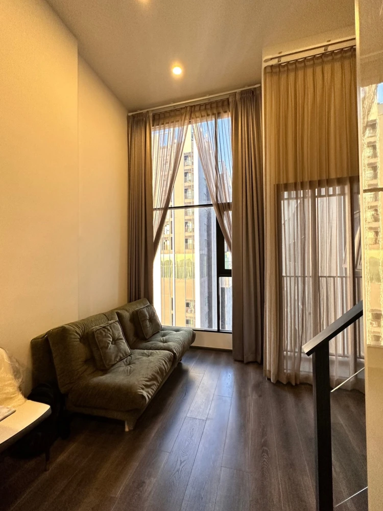 For rent: Knightsbridge Space Rachayothin, 26th floor, very high, duplex room, high ceiling, hurry up and grab it.