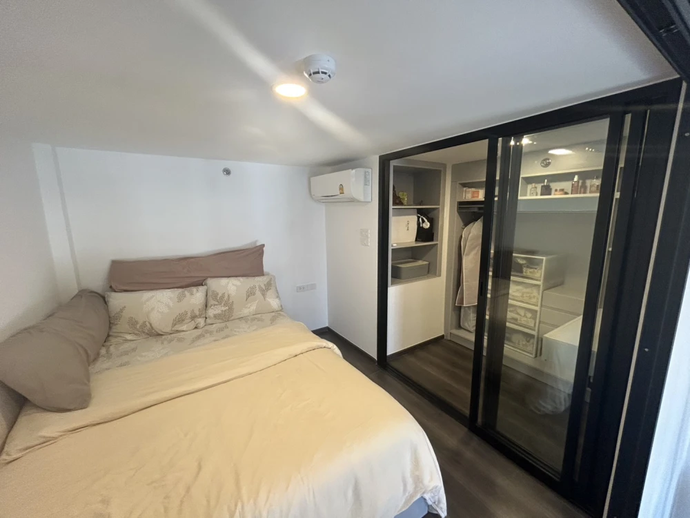 For rent: KnightsBridge Space Rachayothin. Spacious room with high ceilings, fully furnished, and beautiful view. Book now!