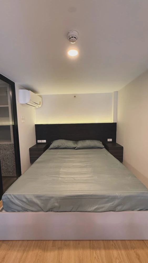 For rent: KnightsBridge Space Rachayothin.A lovely unit with high ceilings, spacious and airy,fully furnished,and with a walk-in closet. Don't miss it