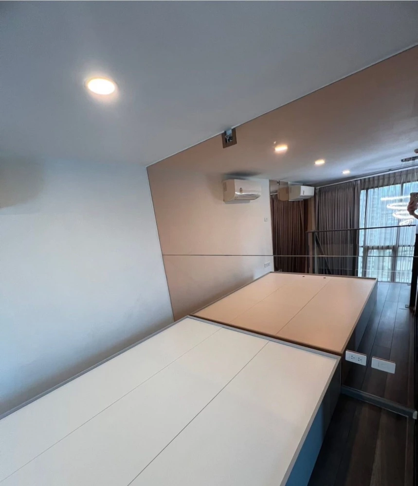 KnightsBridge Space Rama 9 for rent, spacious room, lots of usable space, high ceiling, airy, good location, reserve now.