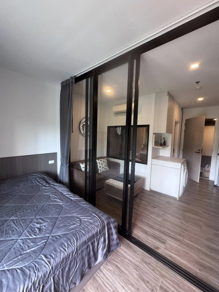 For rent: Knightsbridge the Ocean Sriracha, 30 sq m room, 8th floor, pool and mountain view. Just bring your belongings and move in.