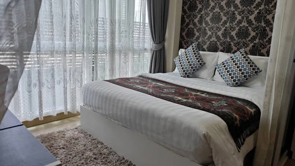 For rent Kris Garden, a nice room, comes with complete furniture and electrical appliances. Book now, don't miss it.