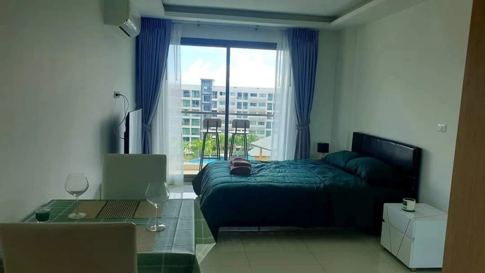 For rent Laguna Beach Resort 3 - The Maldives Studio room, fully furnished, pool view, book now