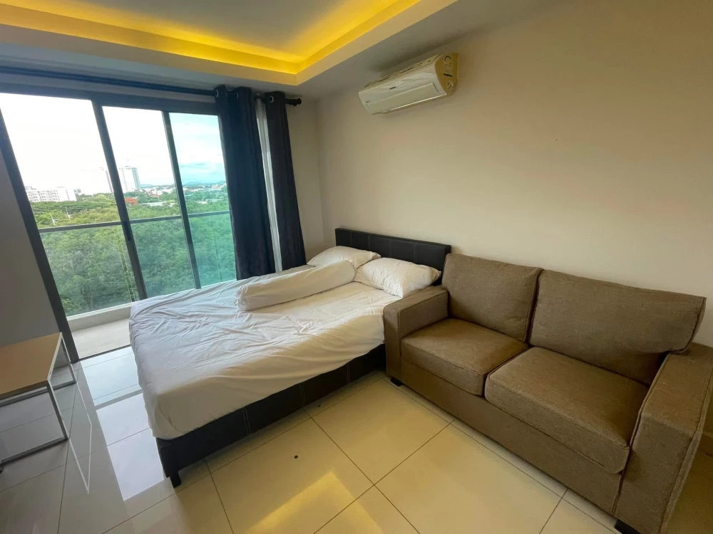 For rent Laguna Beach Resort Jomtien Studio room, good location, beautiful view, not blocked, hurry and book now!