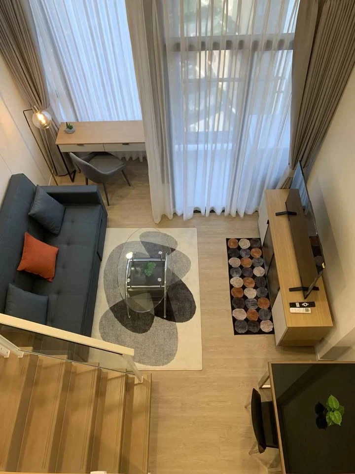 For rent: Landmark @MRTA Station, duplex unit with 2 floors, spacious living area, fully furnished, ready to move in.