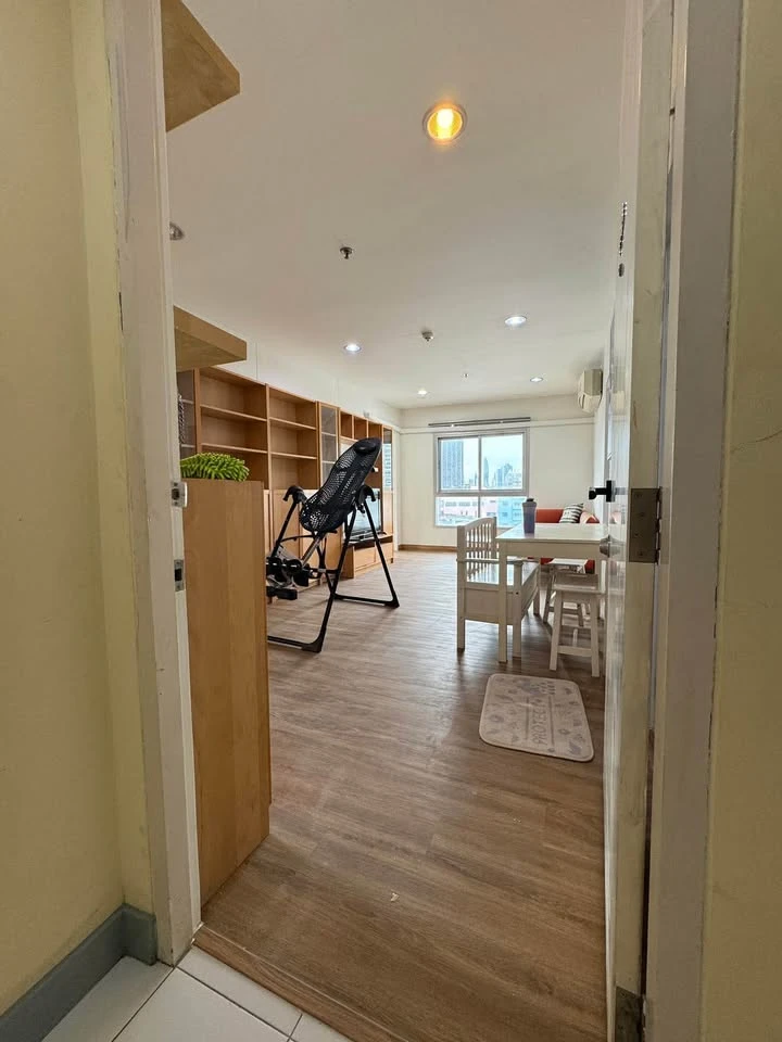 For rent Le Rich Sathorn-Sathu Pradit, 6th floor, same floor as the swimming pool, walk out of the room! Very spacious room, must book.