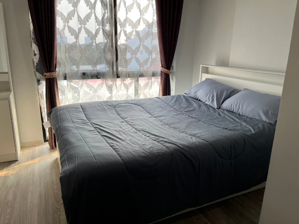 For rent: Library Houze Charan Sanit Wong 13, 4th floor, corner room, fully furnished, book now.