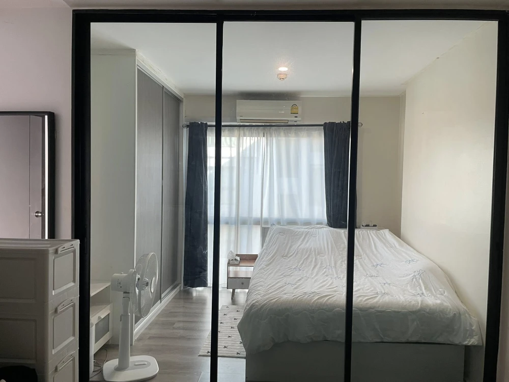 Rooms for rent at Library Houze Charan Sanit Wong 13. Nice, fully furnished. Book now!