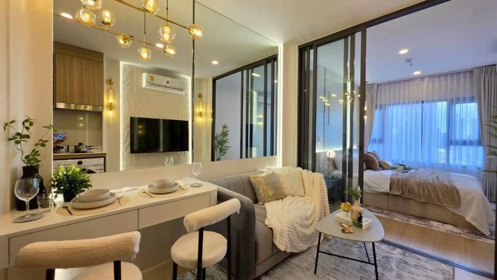 For rent: Life Rama 4 - Asoke, 31st floor, fully furnished and beautifully decorated, just like the show unit, ready to move in.