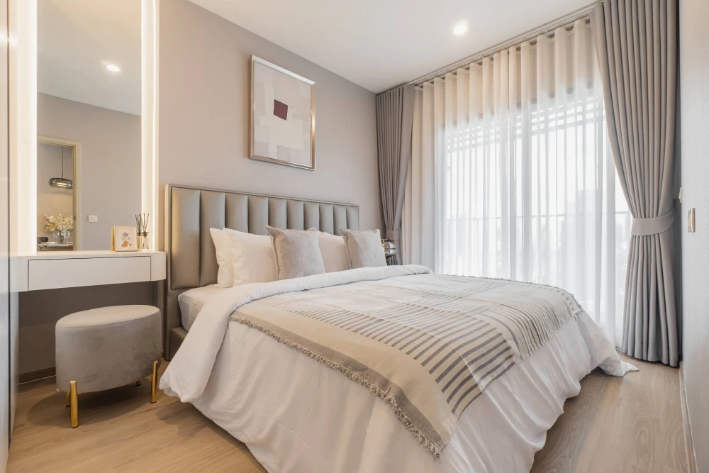 For rent: LIFE Rama 4-Asoke, fully furnished unit with high-quality built-in furniture. Amazing price! Convenient and complete amenities all in one pl