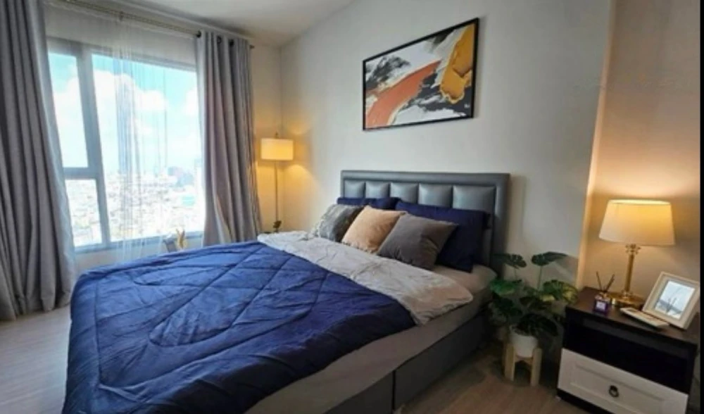 For rent: Life Asoke Rama 9, fully furnished room, ready to move in, complete with furniture and appliances, just bring your bags and move in. Don't m