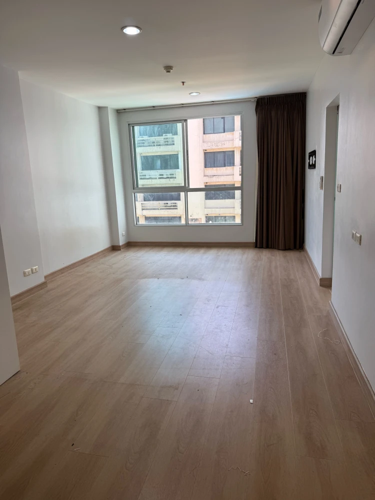 For rent: Life @ BTS Thaphra, 11th floor, unfurnished unit. Spacious, bright, and airy. Book now!