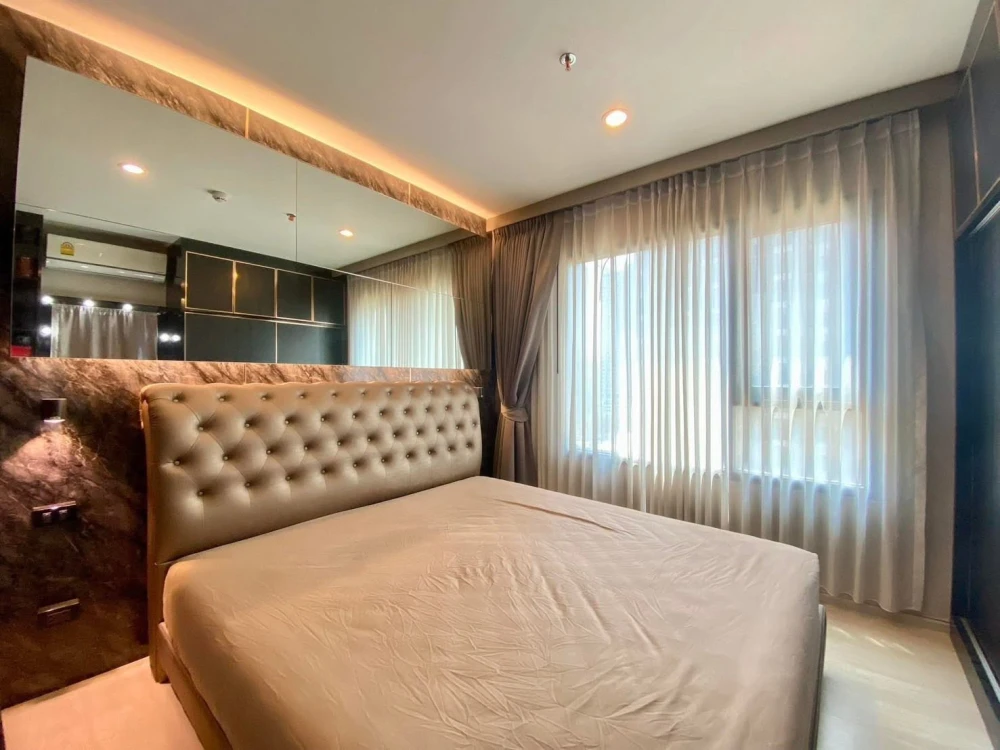 Life Asoke condo for rent sell. Stunning built-in furnishings, elegant and sophisticated design. Book now before it's too late!