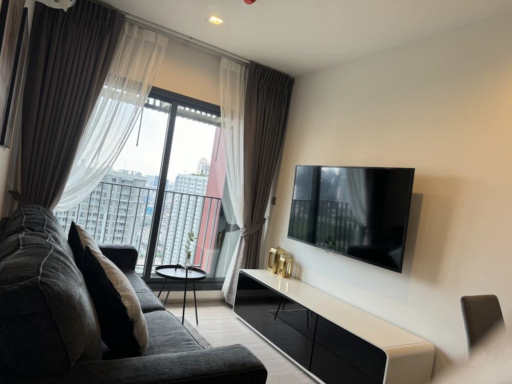 For rent: Life Asoke HYPE, 27th floor, spacious room, comfortable, not cramped, ready to move in, complete with electrical appliances, don't miss out!