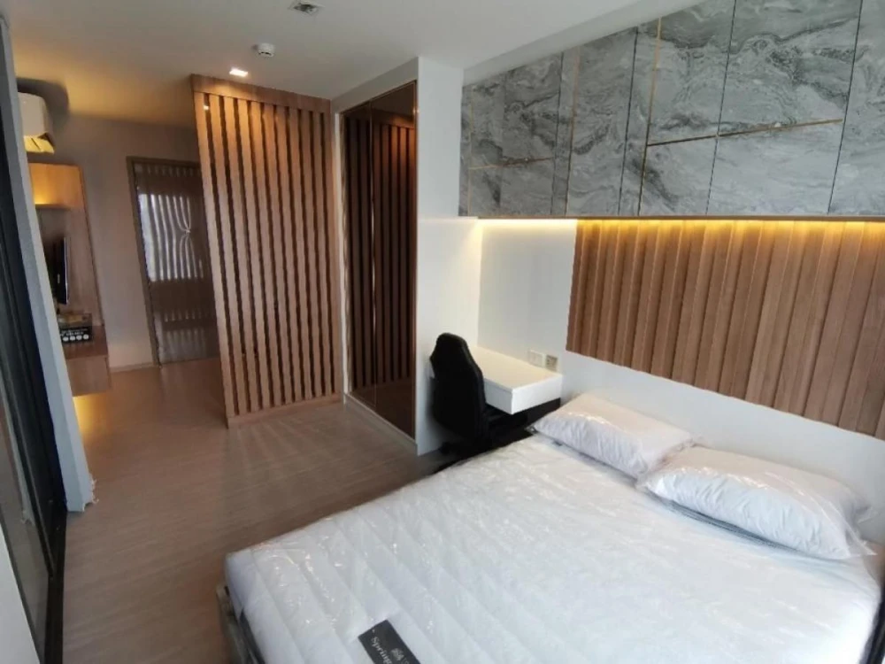 For rent: Life Asoke Hype, 12th floor, corner room, fully furnished, move in ready. Reserve now, hurry!