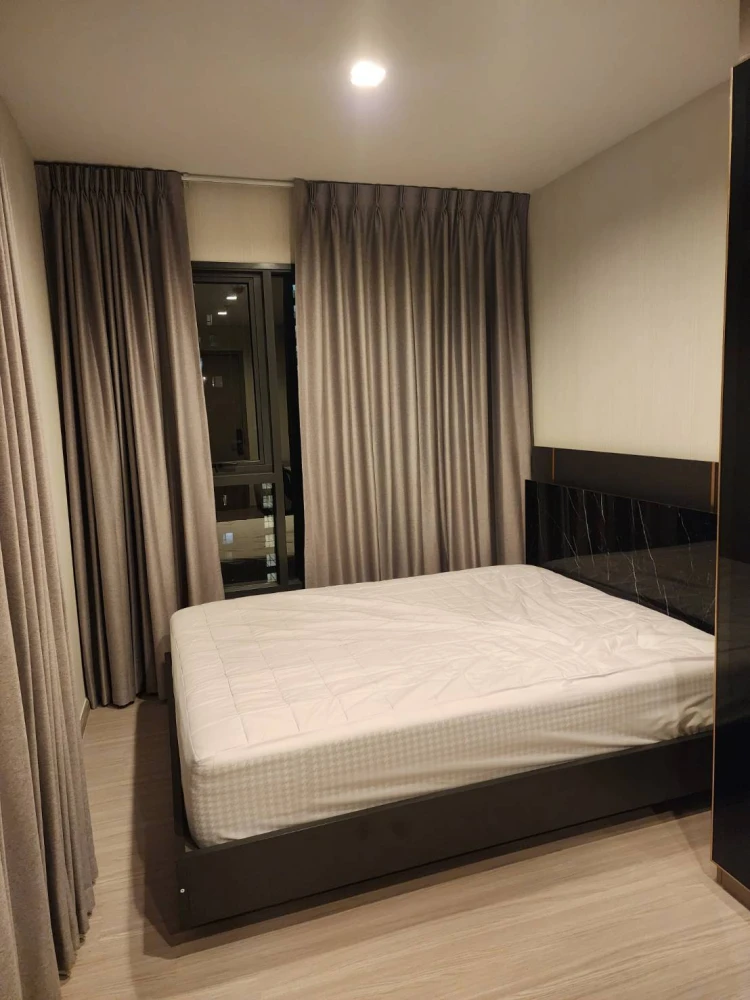 For rent: Life Asoke Hype, 24th floor, nice room, comes with complete furniture and appliances. Hurry and book now before you miss out.
