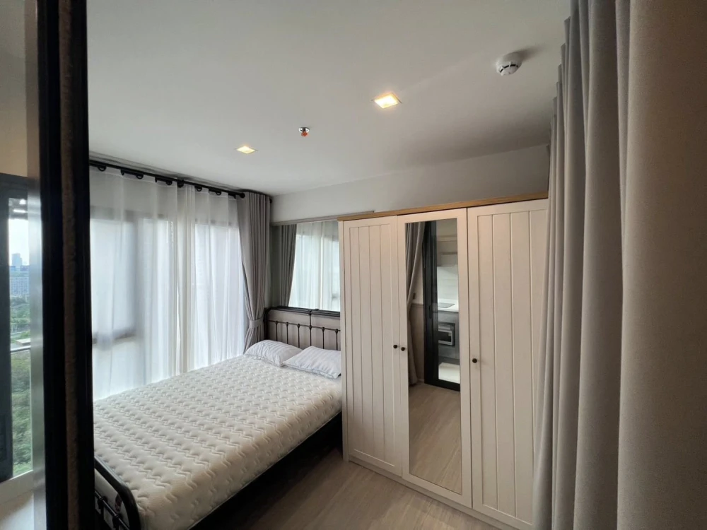 For rent: Life Asoke Hype, 10th floor, fully furnished, well-designed unit. Don't miss this great opportunity!