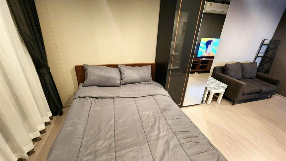 For rent: Life Asoke Hype, a great-living unit with complete amenities on the 25th floor offering high-floor views at a good price. Book now, don't mi