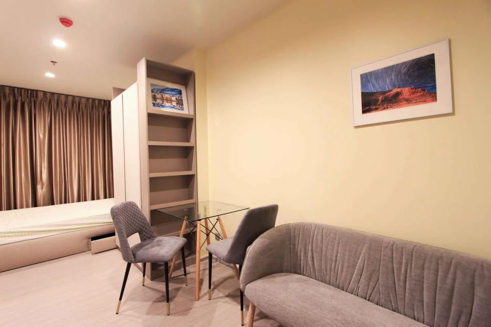 For rent: Life Asoke Hype, studio room, fully furnished, located in the heart of the business district, move in now, don't hesitate.