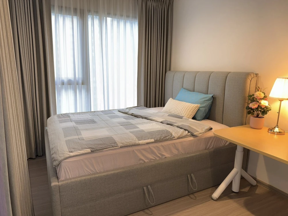 For rent: Life Asoke Hype, room on a very high floor, not next to the garbage room, not next to the elevator, with beautiful, premium furniture. Book