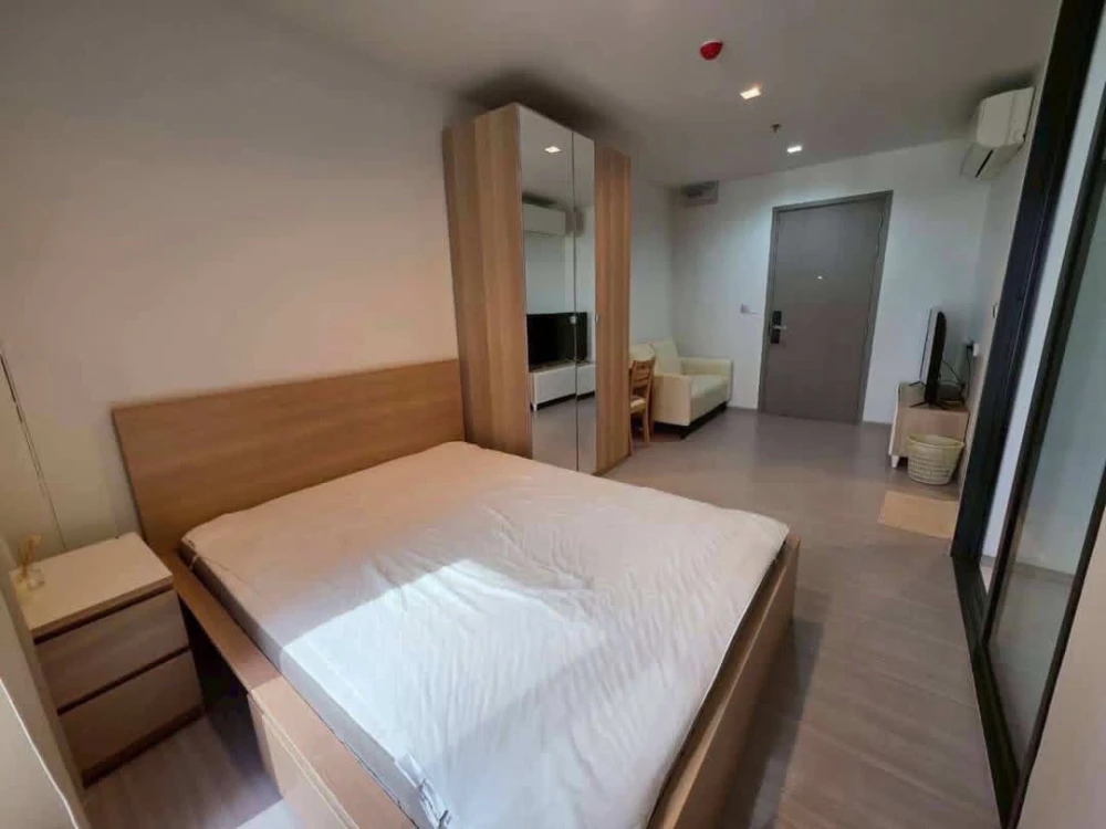 For rent: Life Asoke Hype, 1 bedroom, 1 bathroom. Great location, beautiful view, fully furnished. Book now!