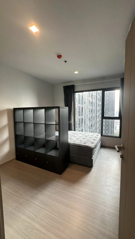For rent: Life Asoke-Rama 9, 31st floor, fully furnished, nice room, reserve now, don't miss out.
