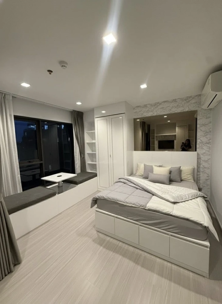 For rent: Life Asoke-Rama 9, 37th floor, beautiful open view, fully furnished. If interested, hurry and reserve now!