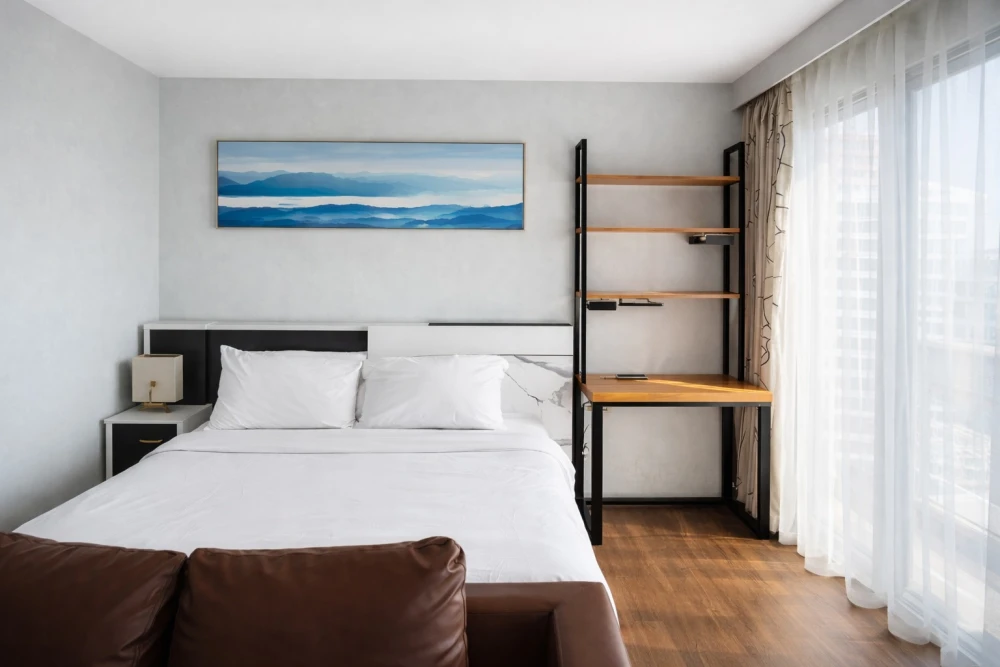 For rent: Life Asoke-Rama 9. Nice room, great location, beautiful unblocked view, convenient transportation. Don't miss out!