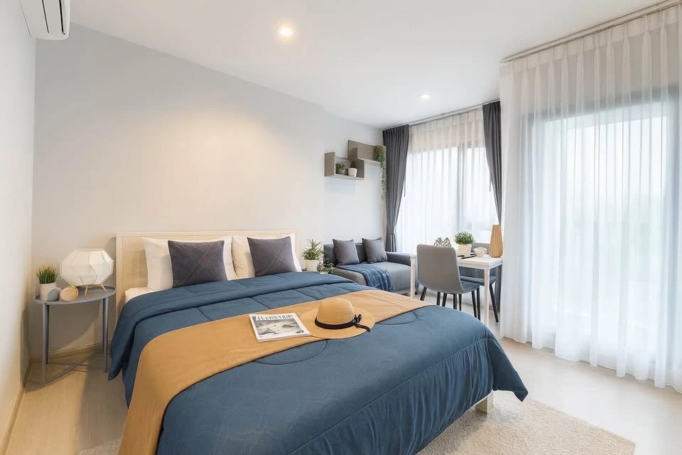 For rent: Life Asoke-Rama 9, a lovely room, beautifully decorated in a neutral tone, comes fully furnished, just bring your bags and move in!