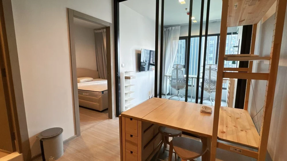 For rent: Life Asoke-Rama 9, corner unit with garden view. Quiet and peaceful atmosphere, perfect for relaxation. Book now!