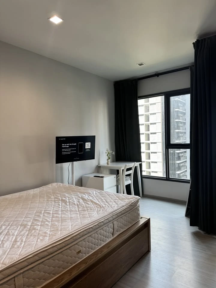 For rent: Life Asoke-Rama 9 studio room, fully furnished with appliances. Don't miss out!