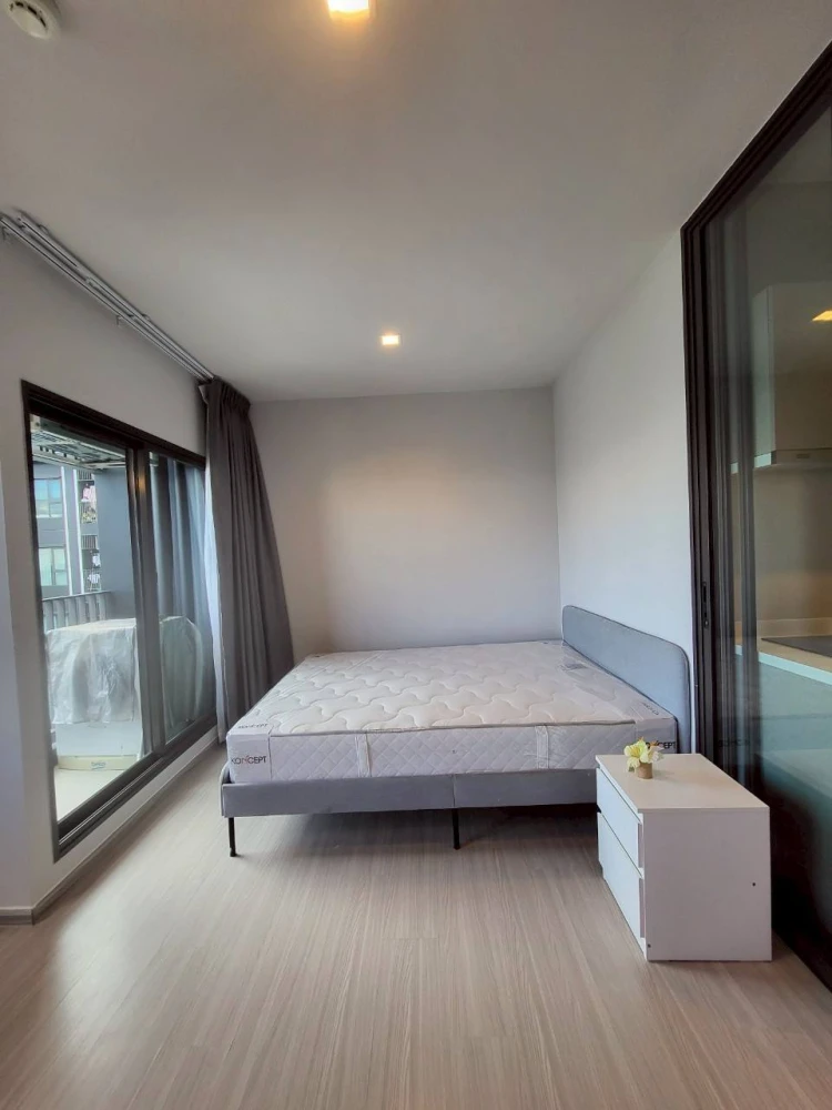 For rent: Life Asoke-Rama 9, studio room, fully furnished and equipped with appliances. Just bring your bags and move in!