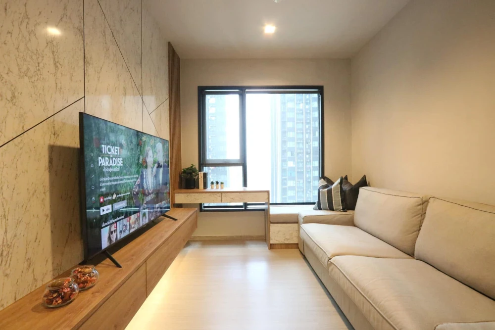 For rent: Life Asoke-Rama 9, 1 bedroom, 1 bathroom, decorated in a theme, comes with complete furniture and amenities. Reserve now!
