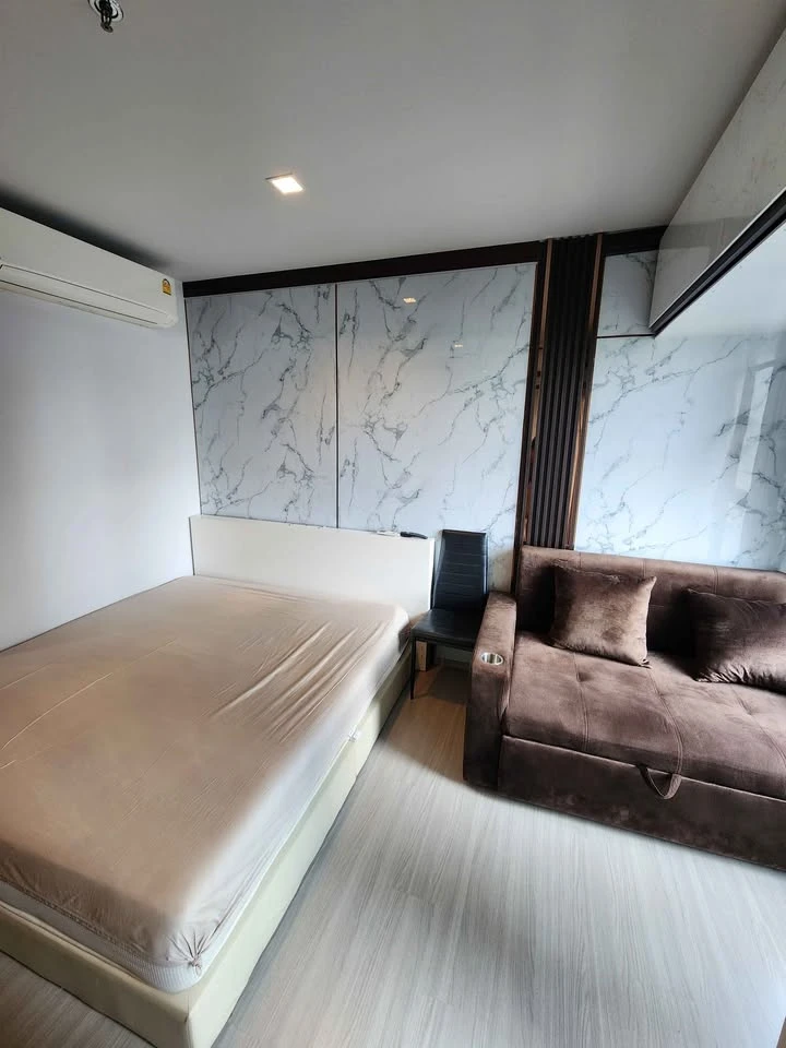 For rent: Life Asoke-Rama 9, 1 bedroom, 1 bathroom, built-in marble-patterned walls, complete electrical appliances, book now.