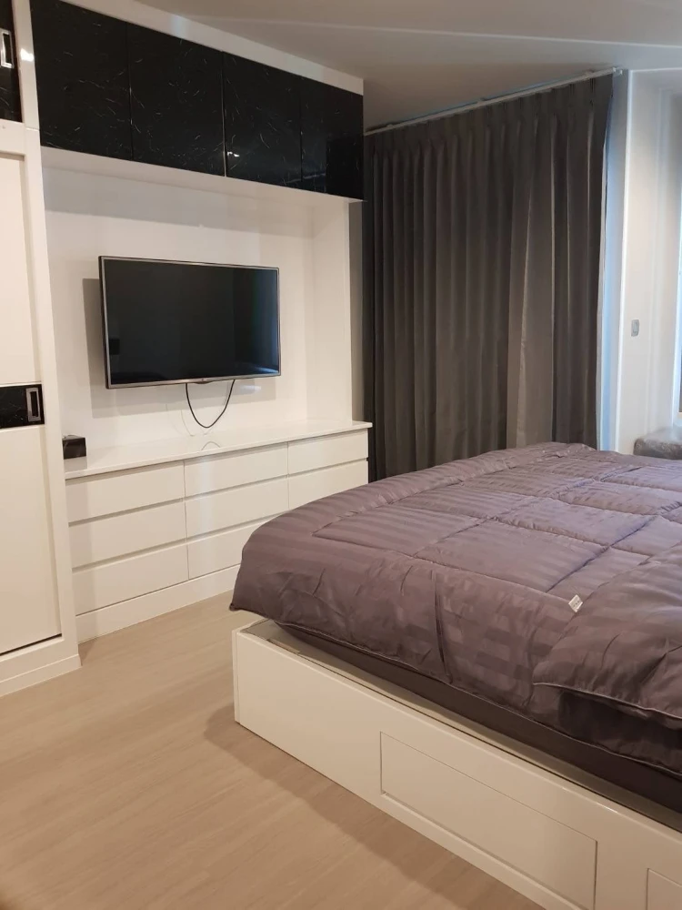 For rent: Life Ladprao, 29th floor, very high, fully furnished, reserve now before it's gone.