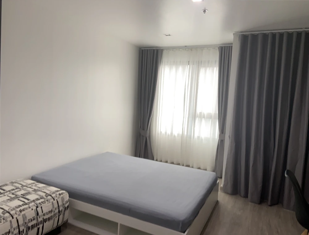 For rent: Life Ladprao, a nice room with complete furniture and electrical appliances. Don't miss out on this great deal.