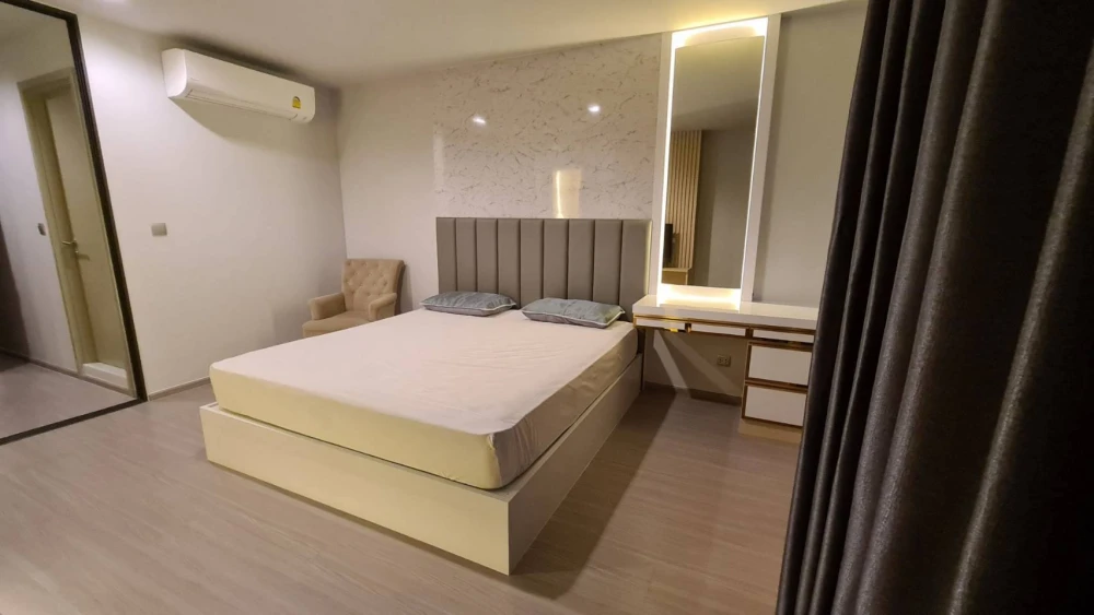 For rent: Life Ladprao Studio room, high view, open, no buildings blocking the view, morning sun, cool room, breeze blowing all day, fully furnished,