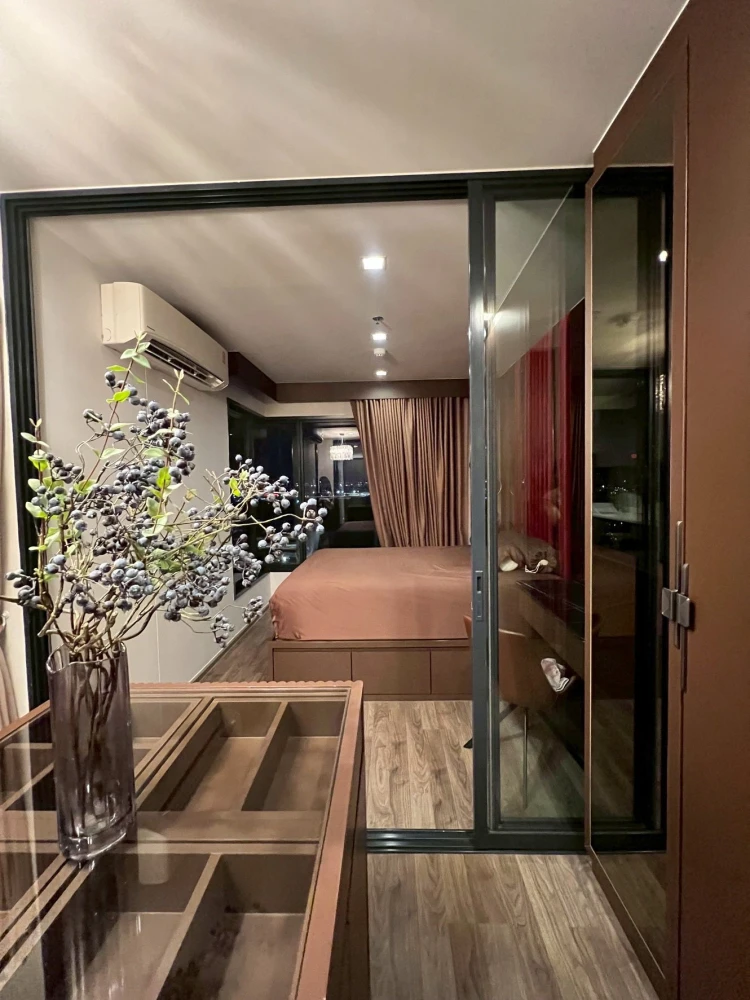 Life Ladprao Valley condo for rent. Fully furnished with built-in furniture, ready to move in. Unobstructed view. Book now!