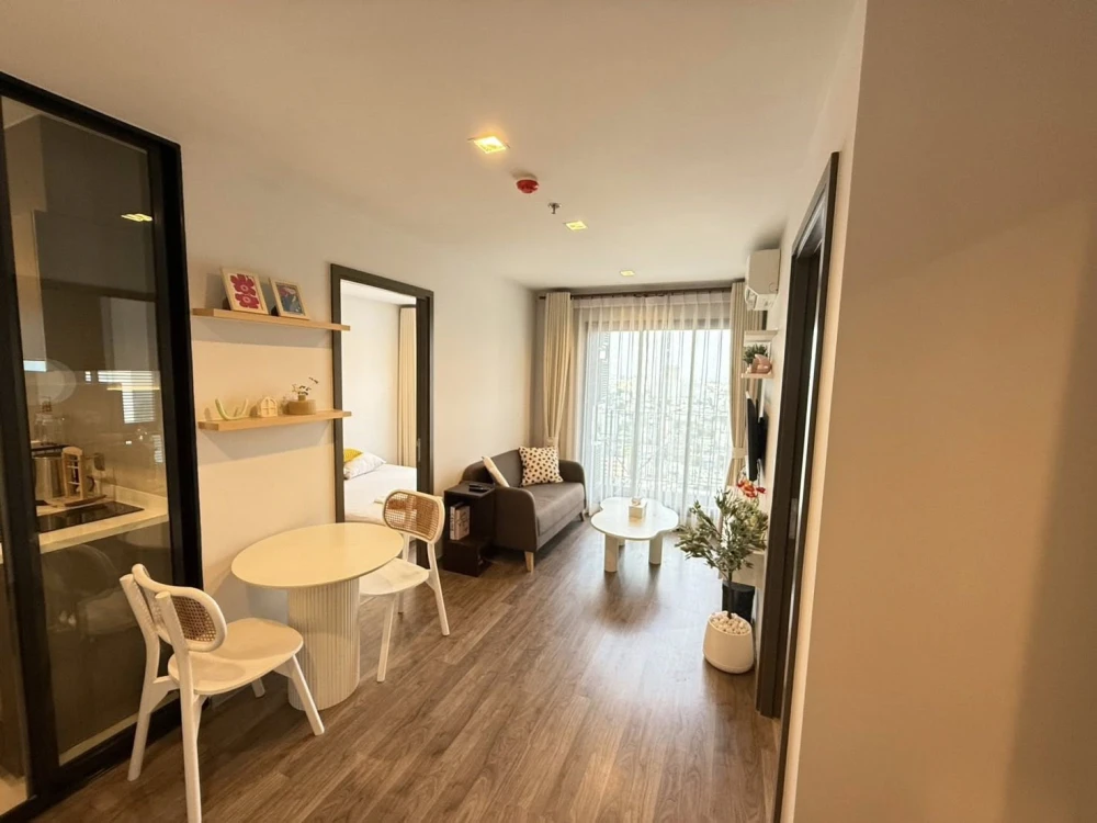For rent: Life Ladprao Valley, 25th floor, very high, corner room, quiet and private, decorated in a Korean minimalist style. Reserve now!